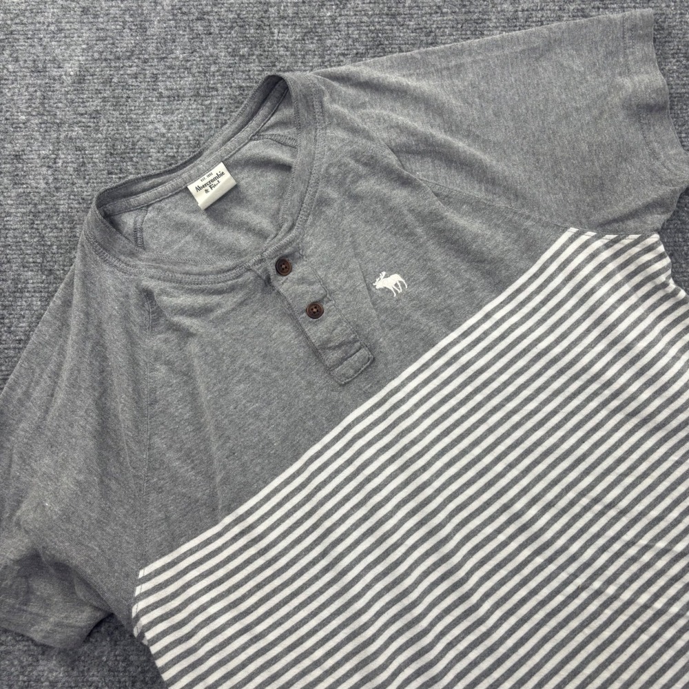 Abercrombie & Fitch Henley Shirt Medium Gray Striped Raglan Short Sleeve Men's
